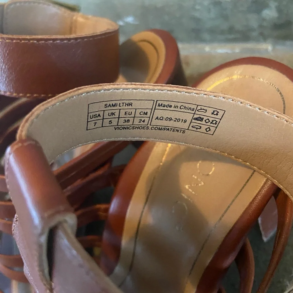 Vionic Tan Leather Strappy block heel Sandals - Picture 5 of 9